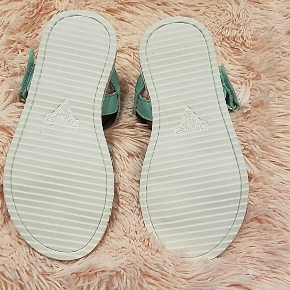 Oshkosh B'gosh sandals with velcro closure